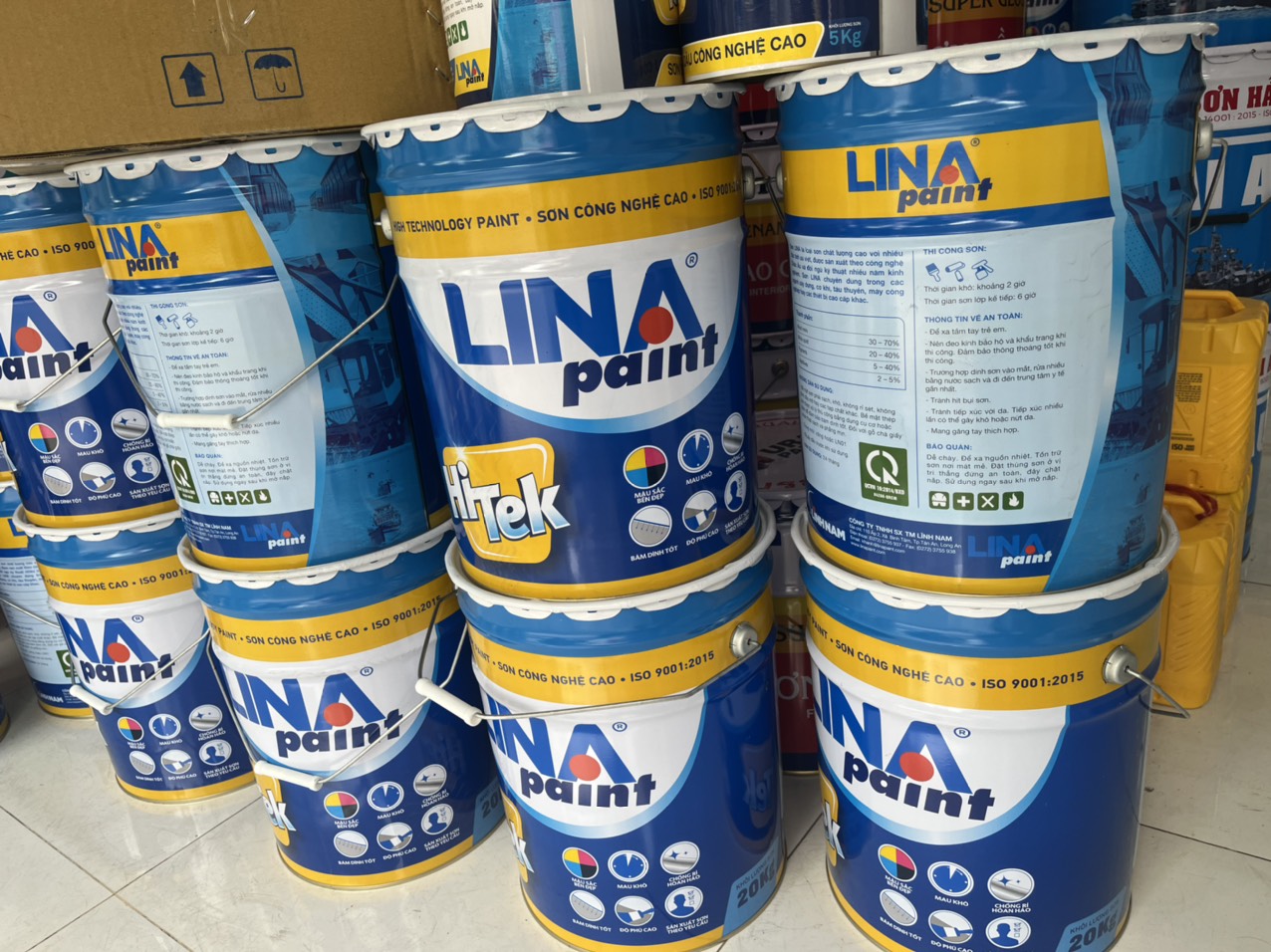 Cửa hàng bán sơn nhũ bạc Lina giá rẻ tại quận Tân Phú.