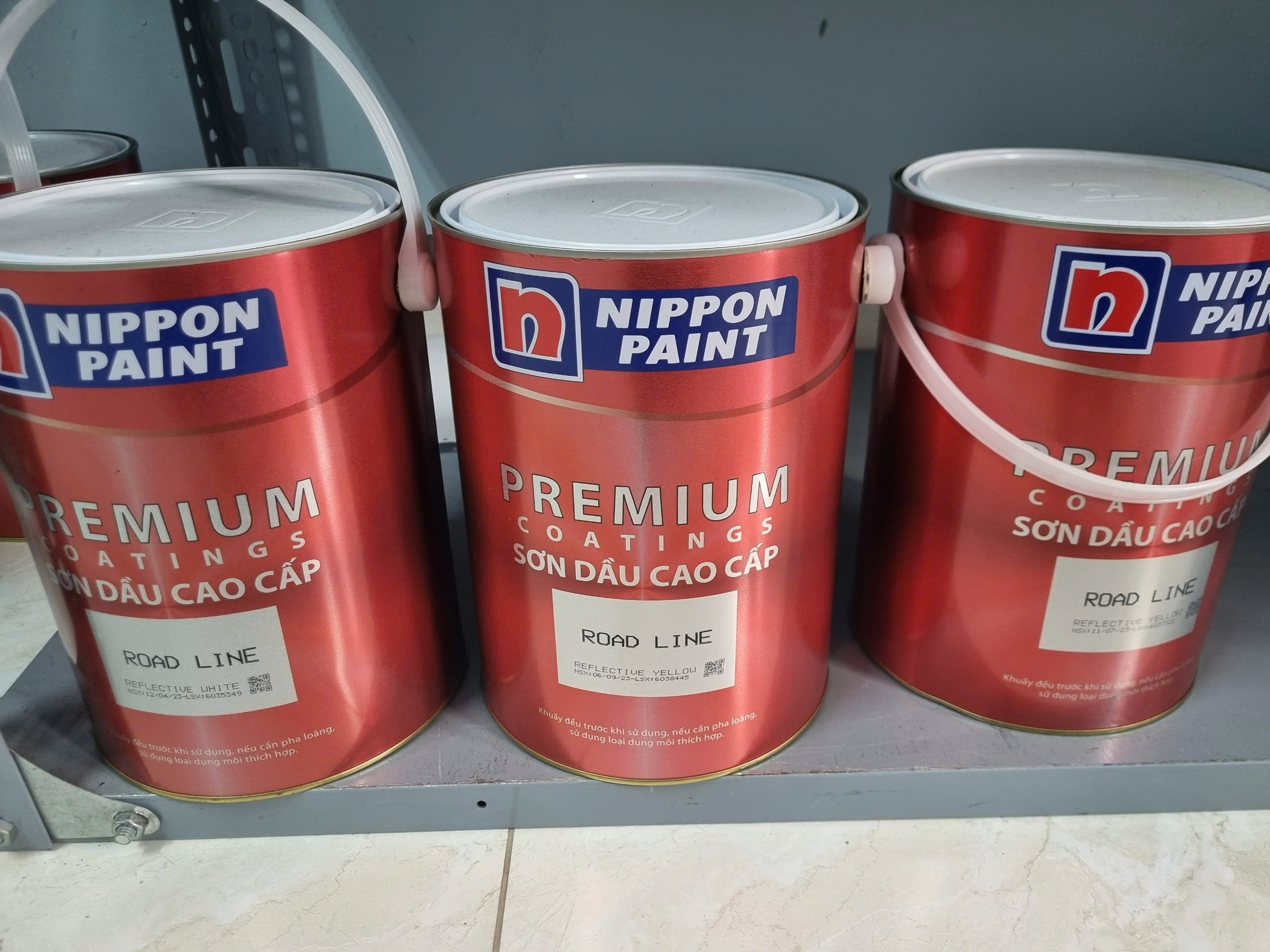 Sơn phản quang Nippon trắng – bền đẹp, dễ thi công